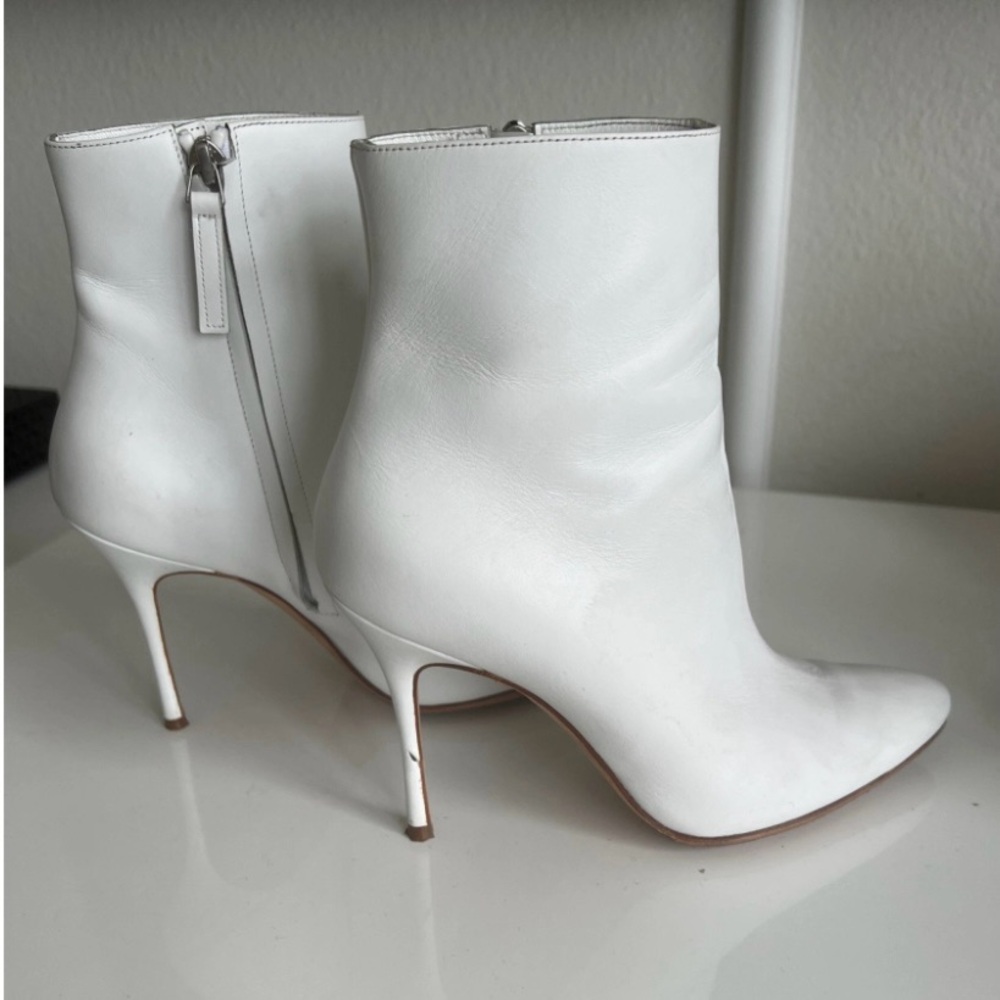 Manolo Blahnik white leather ankle boots 36.5 - Picture 3 of 7